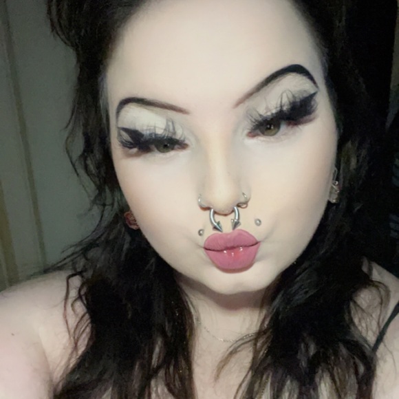 Meet your Posher, Emily - Picture 1 of 1